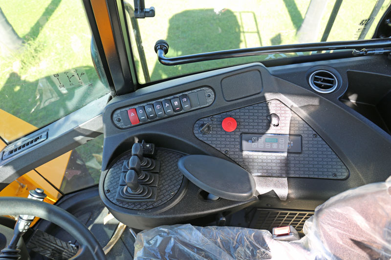 JCB-467-Wheel-Loader-side-controls-web